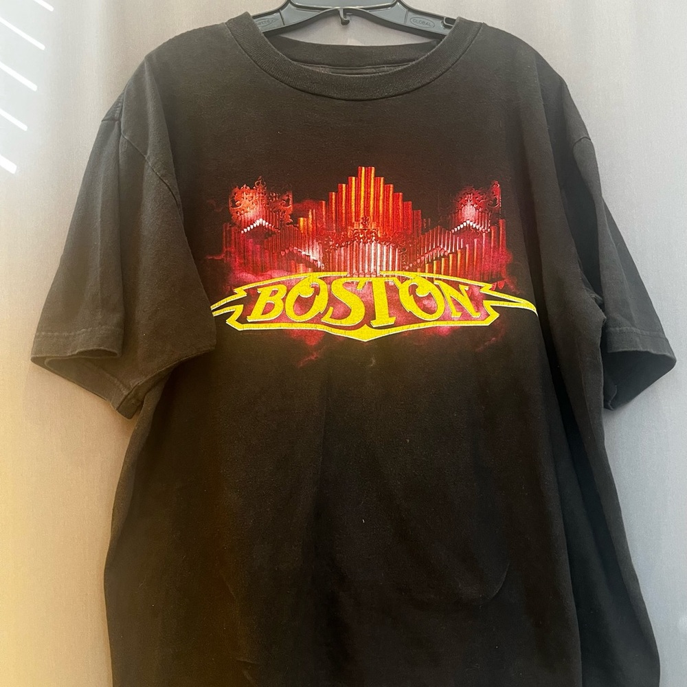 Vintage Tour Champ Boston “Livin’ for You” tour Graphic Short-Sleeve Tee size XL
